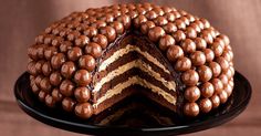 there is a cake with chocolate decorations on the top and bottom, along with other cakes