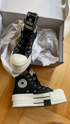 Star Clothing, Pretty Shoes Sneakers, Shoes Outfit Fashion, Karate Kid, Pretty Shoes