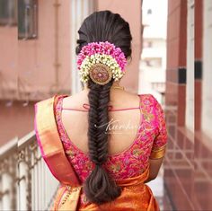 Indian Hairstyles For Saree, Pelli Poola Jada, भारतीय दुल्हन संबंधी, Simple Bridal Hairstyle, South Indian Wedding Hairstyles, Poola Jada, Bridal Hair Decorations, Bridal Hairstyle Indian Wedding, Engagement Saree