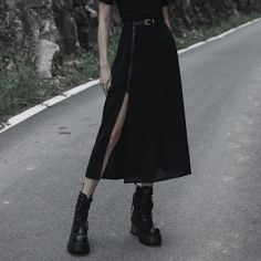 Step up your punk fashion game with this stylish black mid-calf skirt featuring a double-end zipper and detachable belt. perfect for making a statement and standing out from the crowd! Gothic Skirt, Halloween Skirt, Mid Calf Skirt, High Waist Long Skirt, Flowing Fabric, Punk Rave, Sweater Crop, Empire Dress, Black Midi Skirt