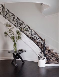 Staircase Interiors, Stair Door, Staircase Wood, Kelly Wearstler Interiors, Country French Style, Monochrome Living, تحت الدرج, Monochrome Living Room, Stairs Decor