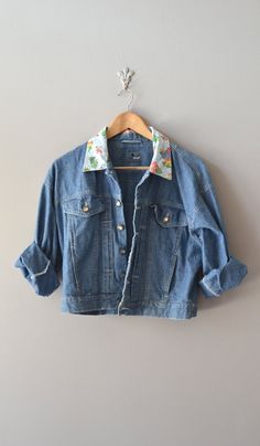 Vintage denim jacket Haute Couture, Couture, Flares Outfit, Flower Jacket, Jacket Collar, Vintage Coats, Vintage Jean Jacket, Denim Wear, All Jeans