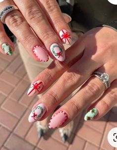 Nail Colors For 2023, Trendy Christmas Nails, Holiday Nail Colors, Christmas Nails Ideas, Fashion Girlies, Christmas Nail Colors, Holiday Manicure, Nail Art Noel, Christmas Gel Nails