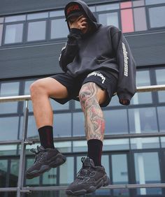 Yeezy 500 Black, Yeezy Fashion, Outfits Men Streetwear, Yeezy Outfit, Mens Casual Outfits Summer, Yeezy 500, Mens Trendy Outfits, Street Style Outfits Men, Mens Fashion Urban