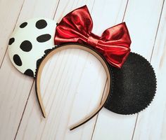 Cruella Disneybound, Cruella Deville, Disneyland Outfits, Diy Disney, Disney Bounding, Halloween 2023, Minnie Mouse Ears