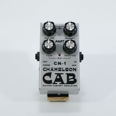 an overdrive pedal with two knobs on it's head and four black knobs