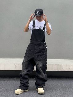 Negro Casual Collar sin mangas Mezclilla Liso Pantalones de tira Embellished No-Elástico Skateboard Style Mens, Fits With Overalls, Gothic Streetwear Men, Black Overalls Outfit Men, Men Fashion Black And White, Men 2000s Fashion, Alt Style Men, Black Men Outfits Street Style, Mens Overalls Outfits