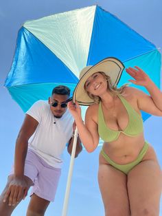 Midsize Picture Ideas, Midsize Bathing Suit Outfits, Curvy Beach Aesthetic, Midsize Summer Bikinis, Chubby Beach Outfit, Chubby Boyfriend, Midsize Swim, Midsize Swimwear