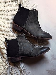 Dark Horse Ankle Boot Free People Boots, Dr Shoes, Shoes Boots Ankle, Looks Style, Cute Shoes, Look Fashion