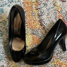 90s Prom Heels, Short Heels Outfit, Black Kitten Heels Outfit, Formal Heels, Black Patent Pumps, Image Swag, 2000s Fashion Outfits, Madden Girl Shoes