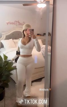 Chill Breakfast Outfits, At Home Lounge Wear, Chill Bday Outfits, Pretty Chill Outfits, Femine Outfit Black Women, Pretty Girly Outfits, Cute Girly Outfits Winter, Coquette Baddie Aesthetic, Cute Comfortable Outfits Black Women