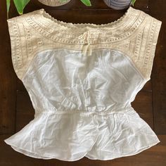 Size 2/34 Anthropologie Hd In Paris White And Cream Blouse. Nwt Asymmetrical Button Top, Vintage White Tops With Lace Trim For Daywear, Fitted Off White Top With Lace Trim, Fitted Vintage White Top, Fitted Vintage White Top For Daywear, Fitted Off White Bohemian Tops, Vintage White Sleeveless Top, Vintage White Summer Tops, White Cotton Yoke Top