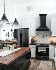 White Cabinets Black Island Butcher Block, Black And White Industrial Kitchen, Black Appliance Kitchen Ideas, Black Cabinets Kitchen Butcher Block, Modern Western Kitchen, Kitchen Butcher Block, Modern Industrial Kitchen, White Wood Kitchens