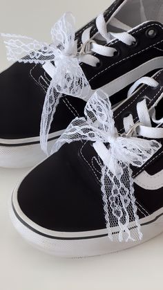 >Our handmade stylish tulle ribbon charm is perfect for adding a touch of  to any sneakers. Customize your sneakers with tulle lace ribbon shoe charms. You can use it to complete your bags, keychains and all kinds of outfits. >These charms are handmade by women.💖 > Product features: -1 pair (2pcs) tulle lace ribbon charm -Color: white -Size of flower : * Size please ref to the picture -Suitable for both Daily and Special Occasions Add a Touch of Romance to Any Occasion Whether you're seeking a Tulle Ribbon, Ribbon Shoes, Diy Sneakers, Y2k Shoes, Shoe Insoles, Lace Bows, Lace Ribbon, Lacing Sneakers, Shoe Lace