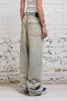 Relaxed wide leg jean with a classic five pocket styling and a heavily distressed waistband. Made with 13 oz. rigid denim and a sun-faded blue wash. Headphone belt not included. MADE IN ITALY Color: Dennis Blue 100% Cotton Eli is 5’8” and wearing size 27 Bust 30”; Waist 23”; Hips 33” R13WD038-D112C Indigo Denim, Denim Color, Loose Jeans, Womens Fall, Shoe Collection, Cowboy Boots, Leg Jeans, Shoes Mens, Wide Leg