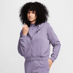 Style No. FN2415-509 Color: Daybreak/Black Grounded in style, comfort and versatility, meet Nike's take on luxury loungewear. Perfect for warmer days, swap out your fleecy hoodie for this soft, light layer with a loose fit. It's cozy enough to wear around the house yet elevated enough to wear out in the city. 70% Cotton/30% Polyester. Soft and slightly drapey. Nike Sportswear Chill Terry Women's Loose Full-Zip French Terry Hoodie. Nike Gifts, Loungewear Luxury, French Terry Hoodie, Nike Fashion, Nike Sports, Sport Football, Sportswear Women, Full Zip Hoodie, Soft Light