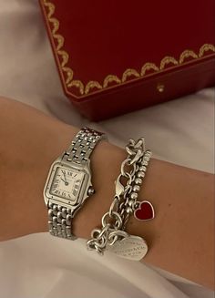 Wrist Jewelry, Classy Jewelry, Jewelry Lookbook, Stacked Jewelry, Girly Jewelry, Jewelry Inspo