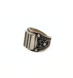 Vintage silver tribal style ring, square shaped silver Berber ring from Morocco. Eloborated silver setting and top, beautiful Amazigh ring.  Size 8 US, 18 Italian Top size 16x10 mm. Found in Morocco, handmade by the Amazigh people of the south of Morocco. From approximately the seventies/eighties. High grade ethnic silver- * Most of our jewellery is old or antique and has not been polished to preserve its aged authenticity.  ** We ship for free world wide by registered mail which can be slow or Ring Square, The Seventies, Rings Statement, Vintage Silver, Favorite Jewelry, Statement Rings, Silver Jewelry, Jewelry Rings, Ring Size