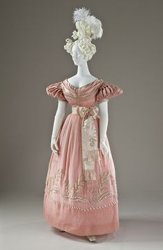 Evening dress, ca 1830 England Fashion History Timeline, Regency Fashion, Retro Mode, Antique Clothing