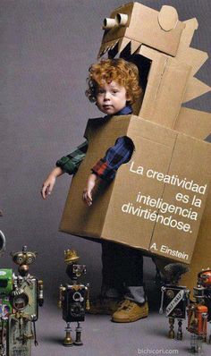 Si para ellos es factible ir a la luna hoy mismo, es factible ser un dinosaurio con cartones y, sobre todo, mucha mucha imaginación. #imaginacion  #manualidadesinfantiles Costume Dinosaure, Diy Kostüm, Play Space, A Robot, Cardboard Crafts, Little People, Cardboard Box, Kids Costumes, Mardi Gras