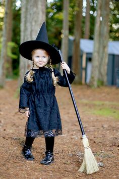 Free Witch Hat Pattern + DIY Witch Costume - Sew Much Ado Boy Witch Costume, Toddler Witch Makeup, Witch Dress Diy, Scary Witch Costume, Diy Witch Costume, Toddler Witch Costumes, Easy Homemade Halloween Costumes, Kids Witch Costume, Halloween Costumes You Can Make