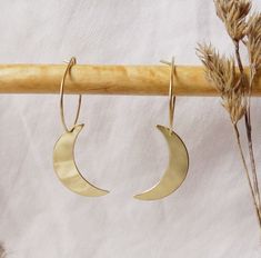 Handmade earrings with a crescent moon charms. This is available in either brass or recycled sterling silver. The moons measure 25mm in length, and come on small hoops, which can be made in either brass, gold filled or sterling silver. The moon represents feminine energy, and is the shadow side to the sun's light.  In the tarot, the Moon card symbolises the unknown, but also the importance of our intuition.  Brass is an alloy of copper and zinc, and it is an eco-friendly alternative to gold or s Shadow Side, Moon Card, Witchy Earrings, Earrings Minimal, Crescent Moon Earrings, Handmade Brass, Moon Charm, Brass Gold, Moon Earrings