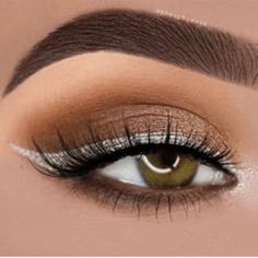 Silver Eyeliner, Eyeliner Eyelashes, Metallic Eyeliner, Eyeliner Tips, Eyes Eyeliner, Hazel Eye Makeup, Silver Eyeshadow, Makeup For Hazel Eyes