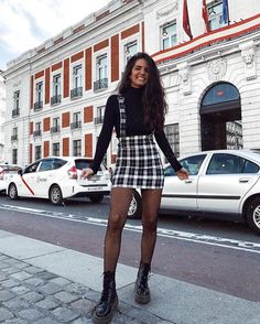 Doc Martens Outfits, Martens Outfit, Streetwear Fashion Outfits, Dr Martens Outfit, Doc Martens Outfit, Rok Mini, Thrifted Outfits, Neue Outfits, Paris Outfits