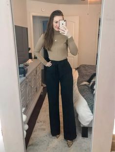 Estate Agent Outfits Women, Winter Court Outfits, What To Wear As A Real Estate Agent, Realestate Agent Outfits Work Attire, Winter Business Outfits Cold Weather, Cute Real Estate Outfits, Young Real Estate Agent Outfit, Real Estate Agent Outfits Women Professional