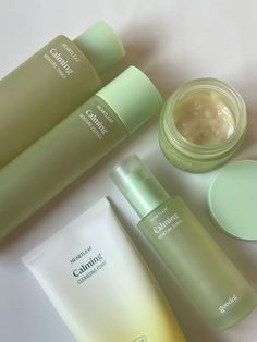 Korean Skincare Aesthetic Photography, Korean Skincare Products Aesthetic, Famous Skin Care Products, Men Skin Care Products, Skin Care Products List, Skincare Korean, Korean Skincare Products