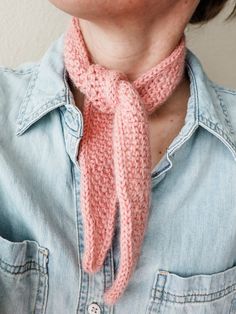 a woman wearing a pink scarf with the words sacchaiine scarf crochet kerchief pattern