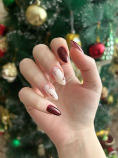 christmas nails new year stars sparkles shine nails red nails новогодние ногти красные ногти маникюр новогодний Christmas X New Year Nails, Nails Christmas And New Years, Nails Christmas Designs Red, Red Nails Design Christmas, Star Christmas Nails, Nails For Christmas And New Years, Christmas Nails Stars, Nails 2024 Christmas, New Years Nails 2024