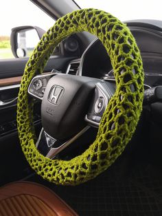 the steering wheel cover is knitted with green yarn