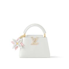 LOUIS VUITTON® - Capucines Mini - Snow Cute Bags Aesthetic, Capucines Louis Vuitton, White Designer Bag, Louis Vuitton Capucines Mini, Capucines Mini, Tas Lv, Luxury Things, Louis Vuitton Petite Malle, Cute Mini Bags