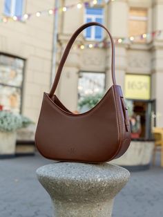 This leather purse is a sophisticated blend of style and function, designed to be the perfect women's shoulder bag for any occasion. Its unique half moon bag shape combines elegance with practicality, offering just the right amount of space for daily essentials. Ideal as a christmas gift or birthday gift, this medium-sized handbag is versatile enough to transition seamlessly from a casual city bag for day outings to a chic accessory for evening events. With its timeless appeal and refined detail Trapeze Bag, Crescent Bag, Moon Bag, Women Shoulder Bag, City Bag, Chic Accessories, Wall Pockets, Daily Essentials, Perfect Woman