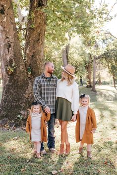 Family Photo Green Dress, Bright Green Family Picture Outfits, Green And Brown Christmas Family Pictures, Fall Outdoor Family Photo Outfit Ideas, Family Photo Orange Color Schemes, Sage Green And Burnt Orange Family Picture Outfits, Blush And Olive Outfit, Family Photos With Trees, Family Photo Outfits Pregnant