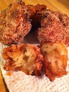 some fried food is sitting on a paper towel