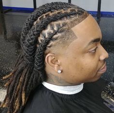 Haircuts For Dreads, Male Loc Styles Medium, Dread Hairstyles For Men Medium, Men Loc Styles Medium, Locs Hairstyles For Men Medium, Braided Locs Men, Barrel Twist Locs Men