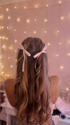 Follow me for more hair inspo:) @keckennedy School Hairstyles Hair Down, Cute Fast And Easy Hairstyles For School, Cute Fancy Hair Styles, Bow Hair Outfit, Hairstyle Ideas For Layered Hair, Cute Hair Styles With Bow, East Cute Hairstyles, Cute Hairstyles For Pictures, Cute Adult Hairstyles