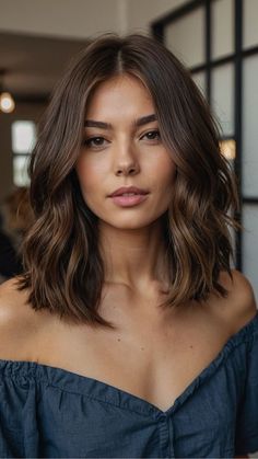 Shoulder Length Bob For Fine Hair, Mid Length Hair No Layers, Medium Length Haircut For Fine Hair, Short Medium Length Haircut, Hair Cuts For Fine Hair, Bob For Fine Hair, Short Hair Brown, Shoulder Haircut, Short Brunette Hair