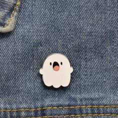 This Spooky Brooch Pin Is A Fun For Halloween! Trendy White Pins, Trendy White Pins For Gifts, Cute Cartoon Ghost, Cartoon Ghost, Black Keychain, Ghost Cartoon, Color Palette Yellow, Bag Pins, Jewelry Cute