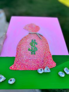 Bejeweled pink moneybag $ Dylan Core, Rhinestone Canvas, Diy Rhinestone Crafts, Glitter Painting, Rhinestone Designs Templates, Money Art, Money Bill, Rhinestone Projects, Rhinestone Crafts