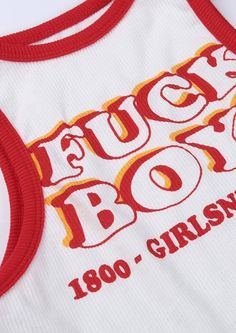 Crop top blanco Fu boys – Estilo vintage de los años 2000 ✨

 ¡Vuelve a los años 2000 con el top corto blanco Fu boys! Esta camiseta sin mangas y ajustada combina la nostalgia con un toque moderno, presenta un cuello redondo clásico y un estampado de letras llamativo que grita elegancia urbana. Perfecto para los días y las noches de verano, este top moderno combina sin esfuerzo la comodidad con un aspecto favorecedor y ajustado que acentúa tus curvas. Fabricado con tela liviana de alta calidad, Trendy Graphic Print Tank Top, White Text Print Crop Top For Spring, White Crew Neck Crop Top With Letter Print, White Slogan Crop Top For Summer, White Sleeveless Top With Text Print, White Cotton Crop Top With Slogan, White Sleeveless Crop Top For Streetwear, White Tank Top With Text Print For Spring, White Letter Print Crop Top Tank