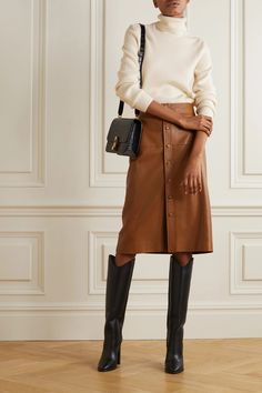 Brown Leather Skirt, Chique Outfits, Amal Clooney, Brown Skirt, Mode Casual, Cashmere Turtleneck, Thanksgiving Outfit, Moda Vintage, Looks Chic