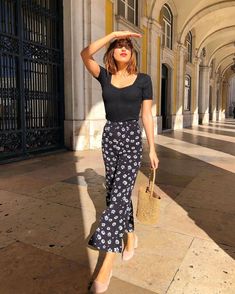 Looking to channel that French girl je ne sais quoi? Check out these incredible French clothing brands. Rouje Clothing, Style Chic Parisien, French Clothing Brands, Parisian Outfits, Chic Dressing, Style Parisienne, Parisienne Chic, Parisian Chic Style, French Outfit