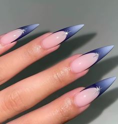 Aura Tip Nails, Stilleto Aura Nails, Nail Inspo White And Blue, Aura And Chrome Nails, Stiletto Aura Nails, Aura French Nails, Blooming Gel Aura Nails, Aura Nails French Tip, Aura Nail Designs Almond