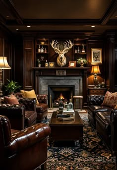 Old Money Living Room Cozy Masculine Living Room, Old Money Living Room, Masculine Centerpieces, Old Money Homes, Dark Academia Bedroom Ideas, Traditional Home Offices, Dream House Layout, Bar Lounge Room, Masculine Living Rooms