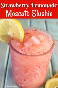 Strawberry Lemonade Moscato Slushie Wine Slushie Recipe, Holiday Drinks Alcohol, Slushie Recipe, Wine Slushie, Liquor Drinks, Frozen Cocktails, Boozy Drinks, Drinks Alcohol, Mixed Drinks Recipes