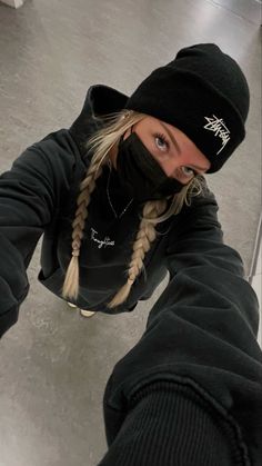 Winter Beanie Outfit, Beanie Hairstyles, Beanie Fashion, Beanie Fits, Beanie Outfit, Tomboy Style Outfits, Winter Fits, Tomboy Fashion, Insta Photo Ideas