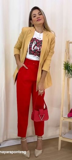 Red Pants Outfit, Look Office, Stunning Hairstyles, Stylish Work Attire, Professional Wear, Transition Outfits, Elegante Casual, Red Pants, Professional Outfits